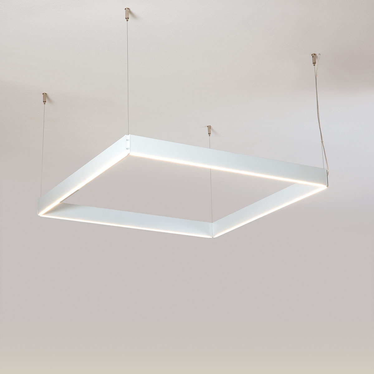 MANOLO pendant